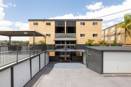 9/61 Hillside Cres, Hamilton QLD 4007 - Apartment For Rent | Domain - Photo 2