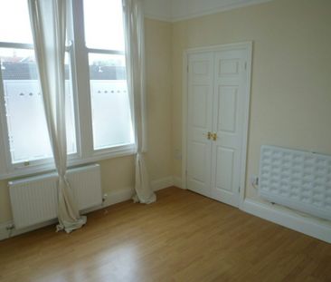 Flat to rent on - Photo 2