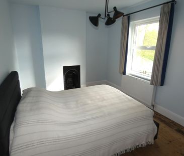 2 bed Semi-Detached - To Let - Photo 5