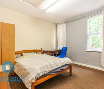 5 bed Mid Terraced House for Rent - Photo 4