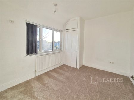 3 bedroom house to rent Springfield Park Road, Chelmsford, Essex, CM2 - Photo 5
