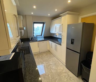 Room in a Shared Flat, Conifer Court, SW19 - Photo 3