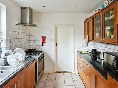 1 bedroom property to rent Room 4 198 Market Street, Eastleigh, SO50 - Photo 2