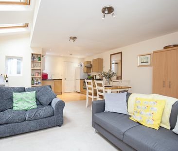 2 Bed Flat, Leander Road, SW2 - Photo 1