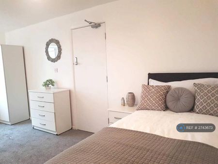 1 bedroom in a house share to rent - Photo 4