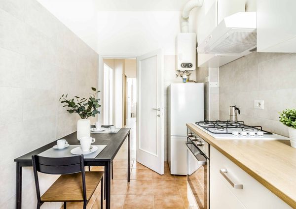 Wonderful single room with juliet balcony in Via Degli Astri - Inganni