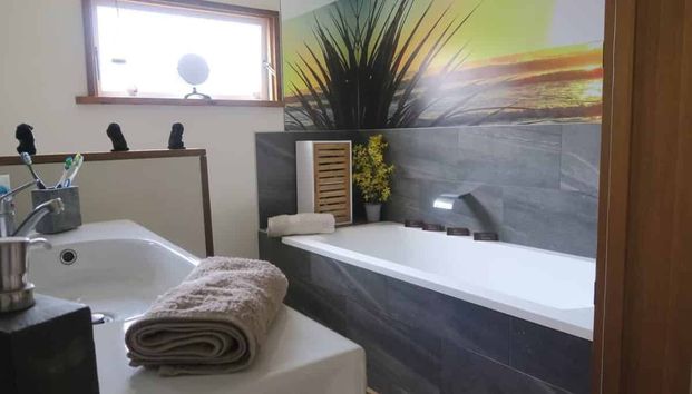 Charming 1-Bed Beachside Retreat - Photo 1