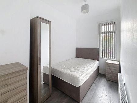5 bedroom terraced house to rent - Photo 4