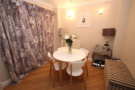 4 bedroom detached house to rent - Photo 2