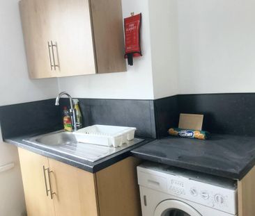 3 bedroom flat to rent - Photo 3