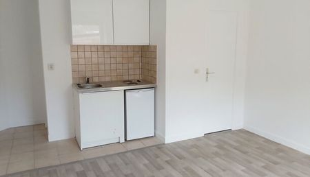 Appartement 1 pièces 25m2 REIMS 360 euros - Photo 2