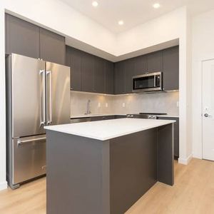 "New Modern & Spacious 2-Bed/2 Bath Penthouse Available! - Photo 2