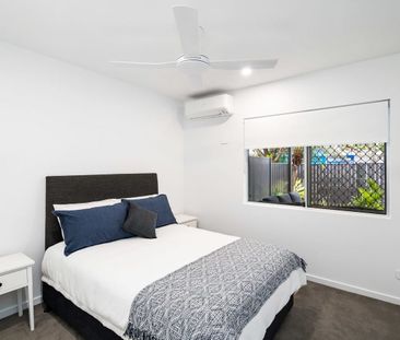 REFRESHED AND REJUVENATED! REMODELLED, HIGH SPEC, SMITHFIELD UNIT! - Photo 4