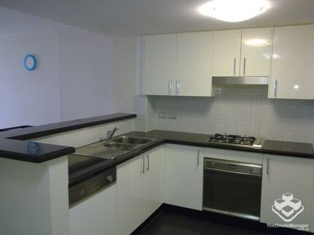 Luxury 2 Bed 2 Bath Hornsby Apartment 4 Mins. walk to Trains & Shops - Photo 4