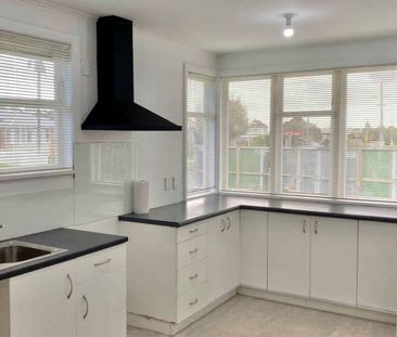 Prime Location 2-3 Bedroom - Photo 4
