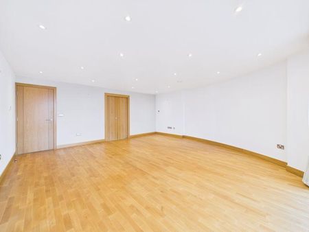 3 bedroom apartment to rent - Photo 4