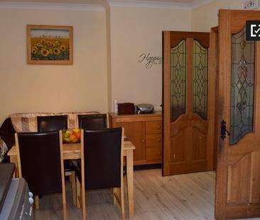 Light room in 4-bedroom apartment in Dublin - Photo 5