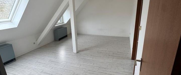 Helle Dachgeschosswohnung - Foto 1