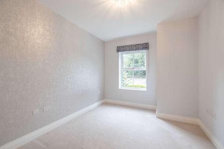 Sandalwood Lodge, Imperial Road, Windsor, SL4 - Photo 2