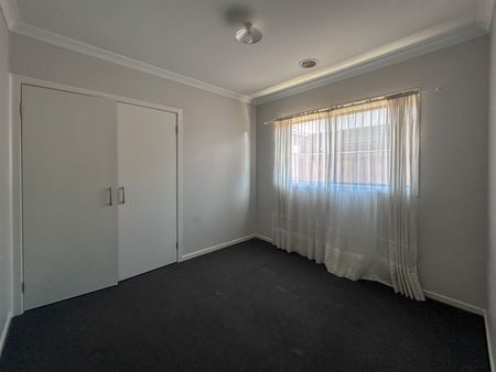 Spacious 4-Bedroom Family Home in a Prime Location - Photo 3