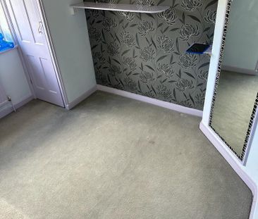 4 bedroom semi-detached house to rent - Photo 6