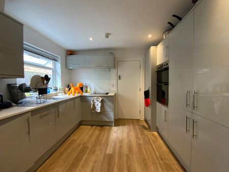 1 bedroom in a house share to rent - Photo 4