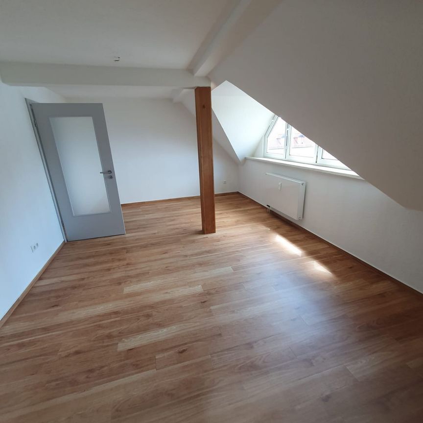 Hermsdorf, Helle 2-Raum-Wohnung im Zentrum von Hermsdorf (DG links) - Foto 1