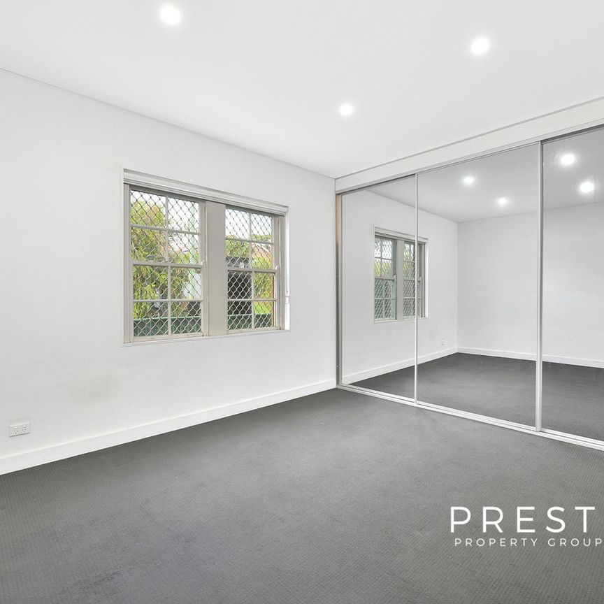 2 Bedroom home in a convenient location - Photo 1