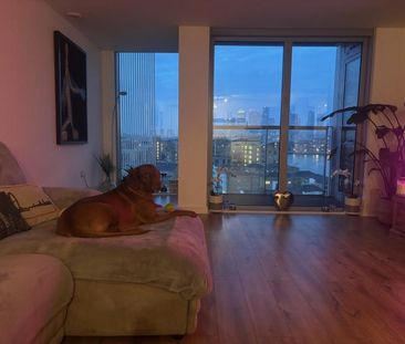 Double room with a view in a spacious 3-bedroom apartment. - Photo 1