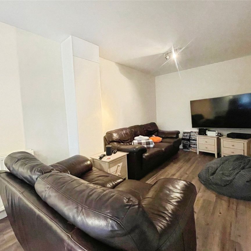 Nightingale Shott, Egham, Surrey, TW20 9SU - Photo 1