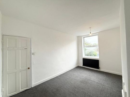 4 bedroom end of terrace house to rent - Photo 1