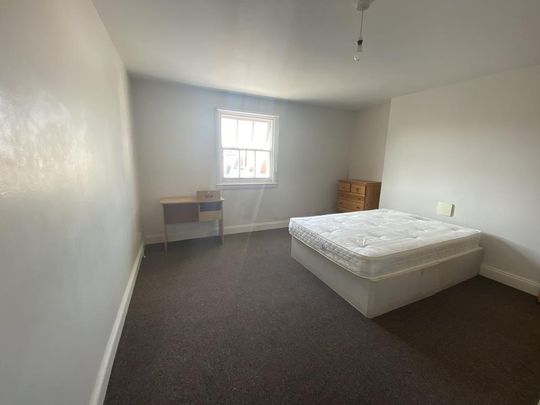 6 bedroom flat to rent - Photo 1