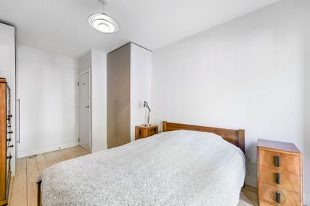 Chiswick High Road, W4, London - Photo 2