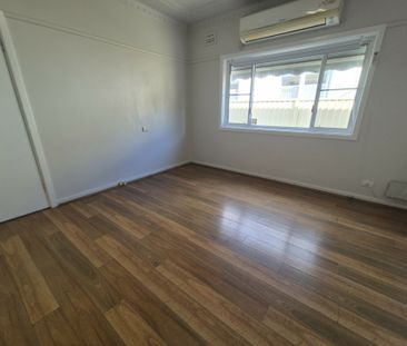 Neat and tidy 2 Bedroom Home - Low Maintenance!!! - Photo 1