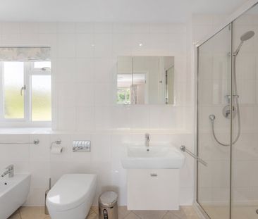 Effingham, Leatherhead, KT24 - Photo 1