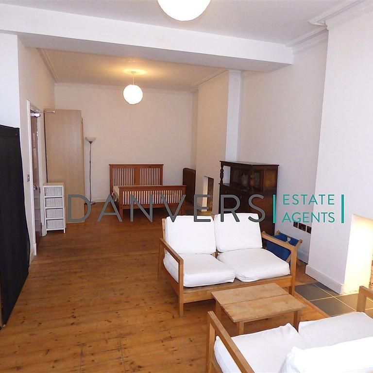 6 bedroom detached house to rent - Photo 1