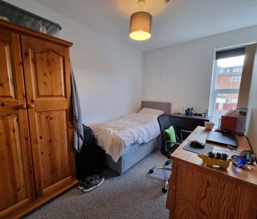 5 Bed Student Accommodation - Photo 5