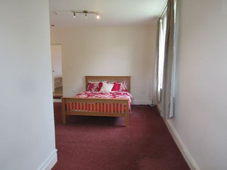 Garstang Road Flat, PRESTON, Lancashire PR2 8JS - Photo 2