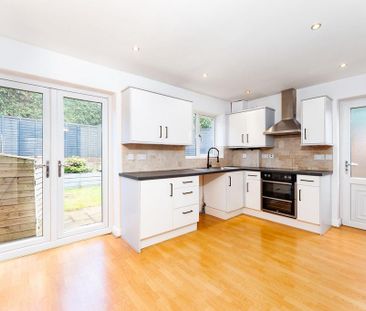 3 bedroom semi-detached house to rent - Photo 6