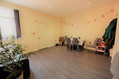 5 bedroom House in Ashville Road, Leeds - Photo 2