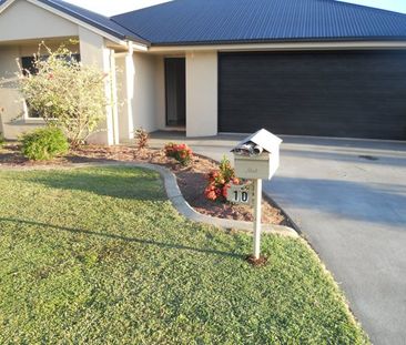 4 BEDROOM FAMILY HOME IN BLACKS BEACH - Photo 3