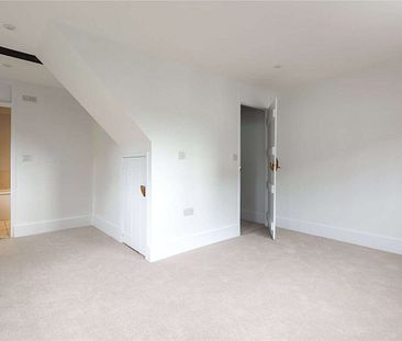 Recently refurbished 2 bedroom terraced house in Grade II listed building in the heart of Brenchley village - Photo 6