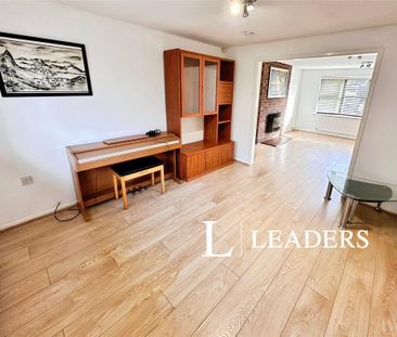4 bedroom semi-detached house to rent - Photo 6