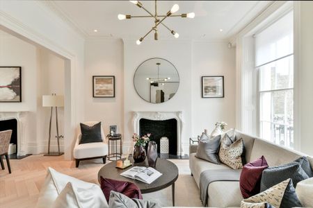 A well presented three bedroom duplex apartment in the heart of Belgravia, SW1. - Photo 2