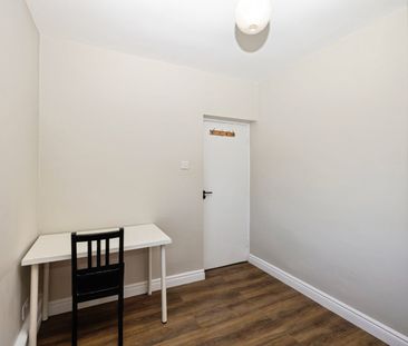 Room in a Shared Flat, Roche House, E14 - Photo 2