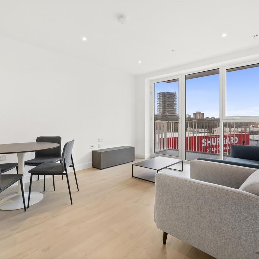 Langham Grove, Thamesmead - Photo 1