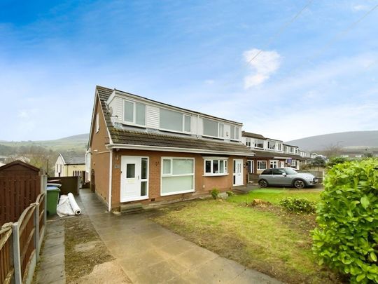 Fistral Crescent, Stalybridge - Photo 1