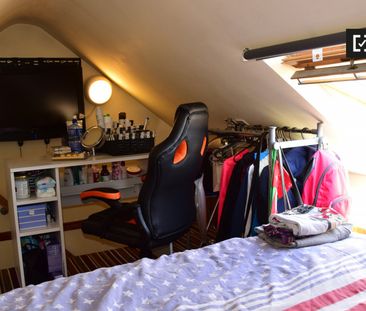 Great room in 3-bedroom apartment in Cabra, Dublin - Photo 3