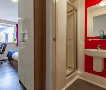 1 bedroom in a flat share to rent - Photo 5