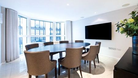 A Stunning Penthouse Apartment with Private Roof Terrace - Photo 5